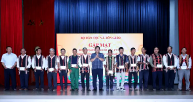 Thứ trưởng Y tế thảo luận với đại diện người có uy tín tại Quảng Ngãi và Gia Lai