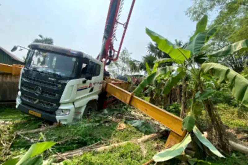 Thợ xây tử vong thương tâm khi bị cán phun xe bê tông và trúng đầu