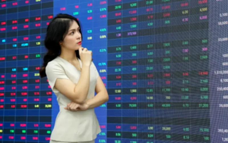 Thanh khoản thấp, VN-Index giằng co trong vùng tích lũy, nhà đầu tư thận trọng