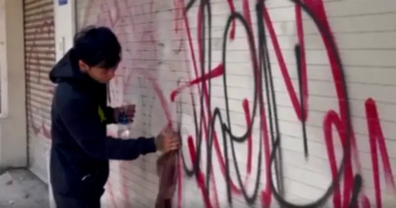 Thanh niên vẽ bậy cửa cuốn nhà dân ở TP.HCM bị công an lập hồ sơ xử lý