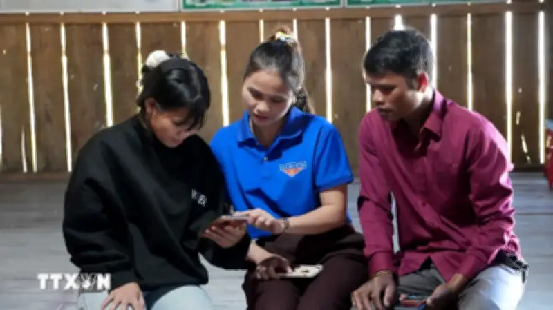 Thanh niên xung kích đưa chuyển đổi số vào đời sống, từ hỗ trợ đến vận hành