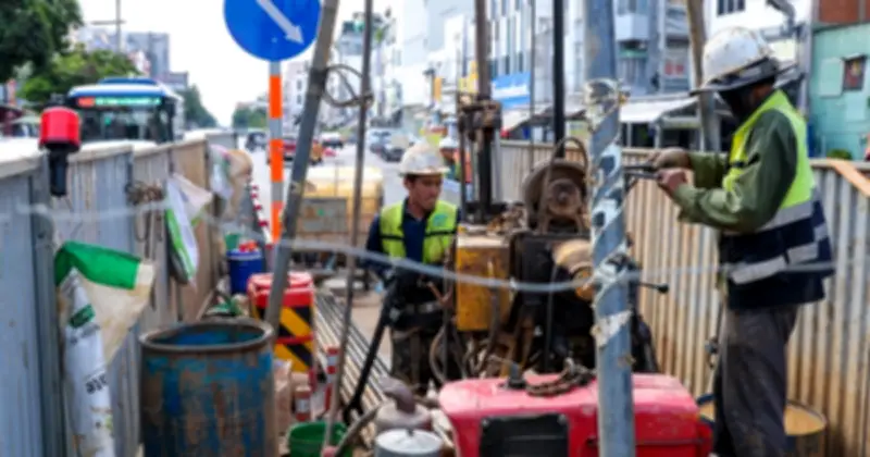 Thi công ga Lê Thị Riêng metro số 2: Rào chắn toàn bộ đường Cách Mạng Tháng 8, phân luồng phức tạp