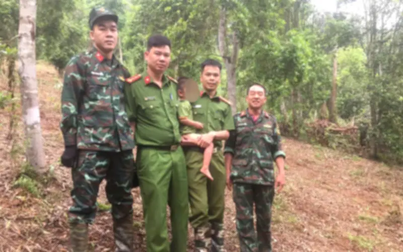 Thái Nguyên: Hơn 14 giờ chạy đua thời gian tìm thấy bé 3 tuổi bị lạc ở khu vực khe suối