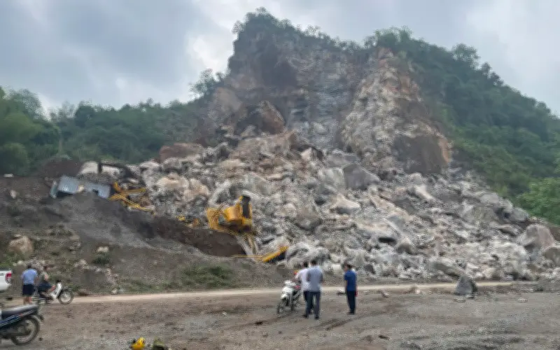 Thái Nguyên: Sạt lở mỏ đá nửa đêm, hàng trăm nghìn m3 đất đá đổ xuống chân núi