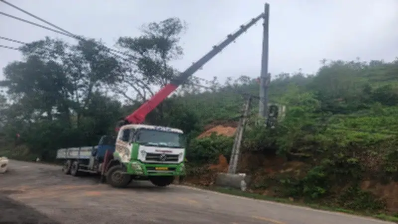 Thái Nguyên thiếu nước cục bộ sau sự cố dông lốc làm gãy cột điện nhà máy nước
