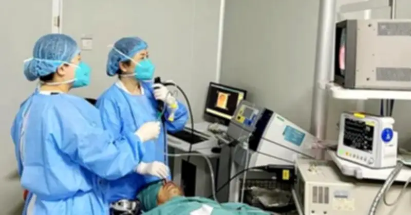 Thói quen ăn đồ cay nóng: 'Sát thủ' âm thầm gây ung thư thanh quản ở người cao tuổi