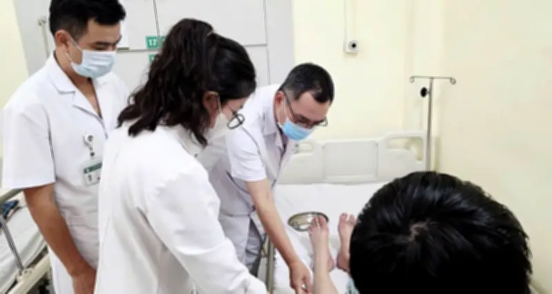 Thói quen ngồi sai tư thế suýt khiến chàng trai 19 tuổi tàn phế