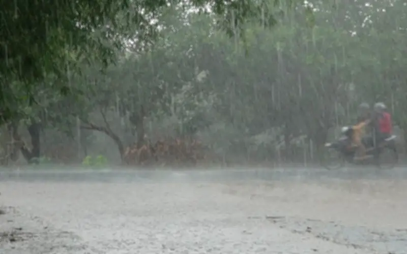 Thời tiết Hà Nội hôm nay 19/4: Nhiều mây, có lúc mưa rào nhẹ, đề phòng mưa đá