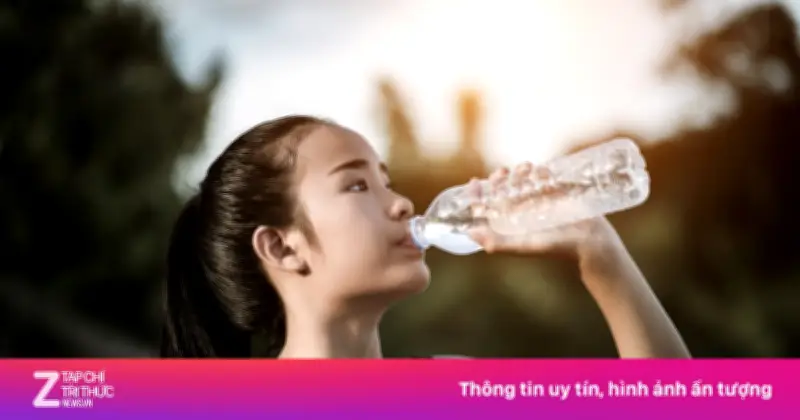 Thận 'kêu cứu' vì thói quen uống nước sai cách hàng ngày: Những sai lầm phổ biến