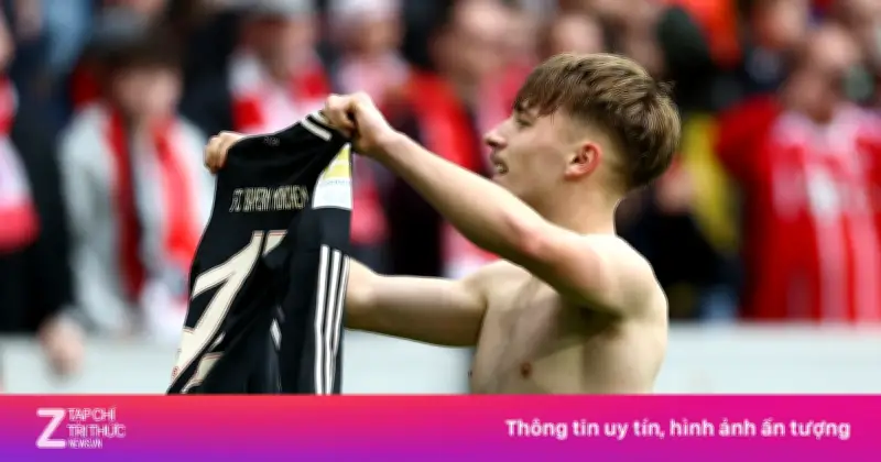 Thần đồng Bayern Munich gây kinh ngạc với bàn thắng phút 90+10