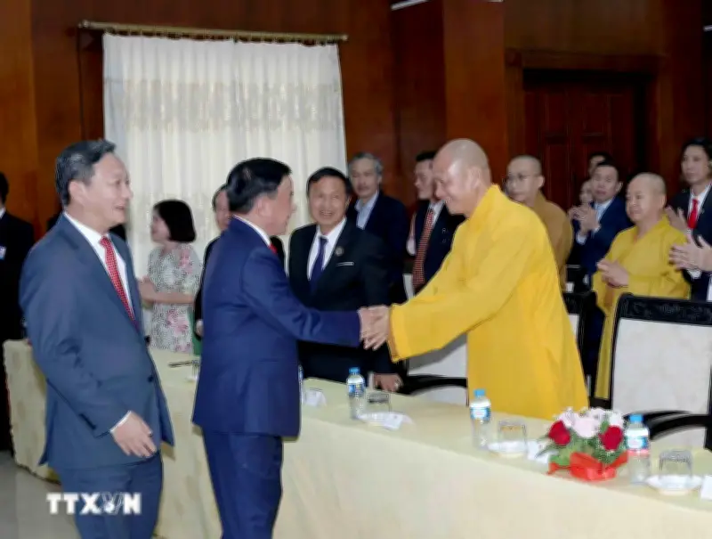 Thường trực Ban Bí thư gặp gỡ cán bộ Đại sứ quán và cộng đồng người Việt tại Lào