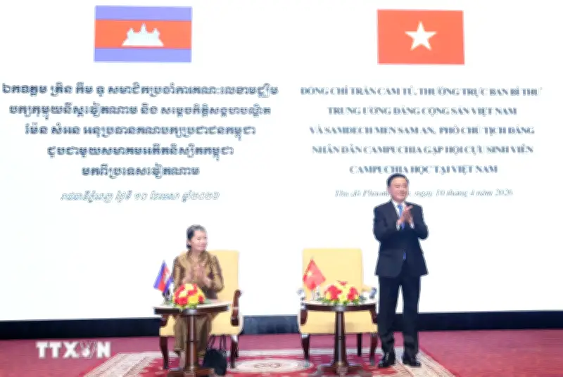 Thường trực Ban Bí thư Trần Cẩm Tú gặp gỡ Hội Cựu sinh viên Campuchia