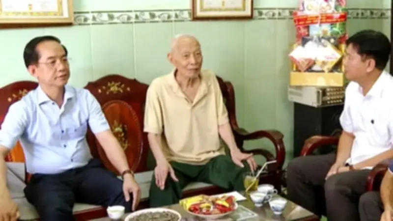 Thường trực Tỉnh ủy Cà Mau thăm hỏi Anh hùng Lý Hữu Trí