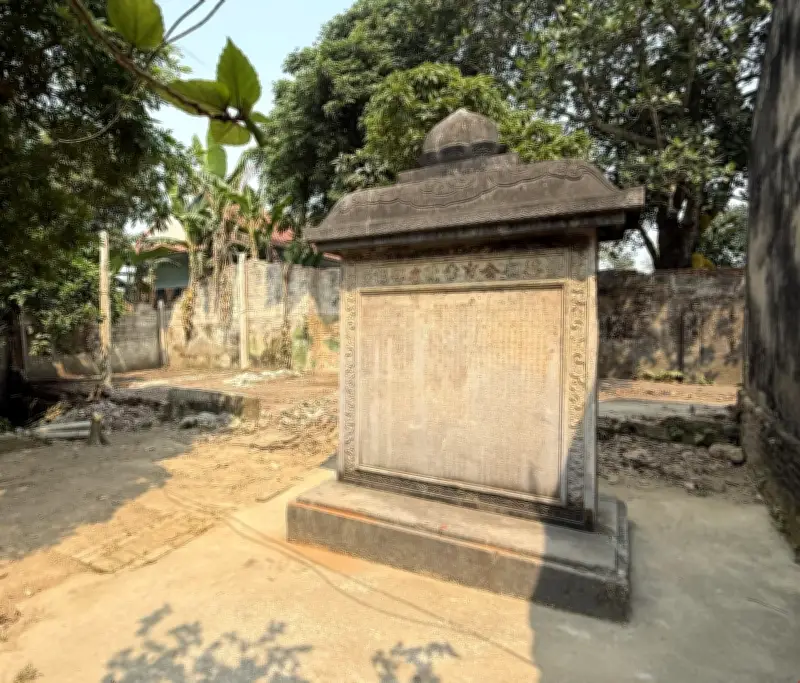 Tháo gỡ bất cập kéo dài để bảo tồn hai tấm bia cổ có niên đại trên 300 năm
