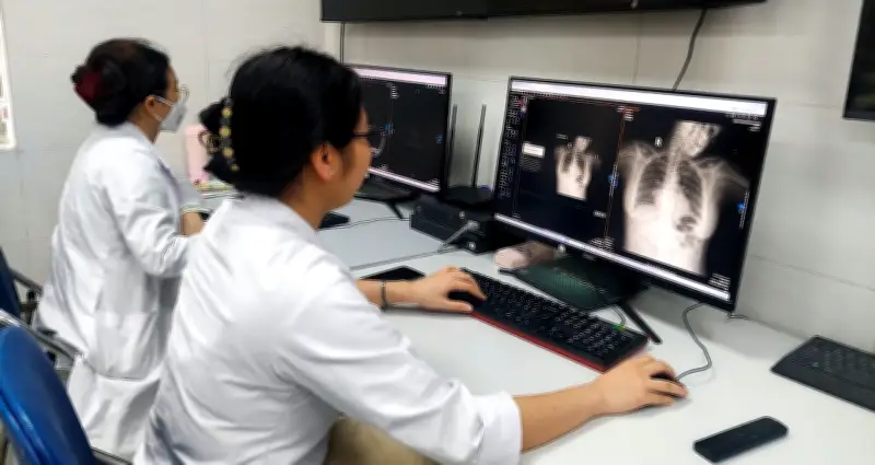 Thoái hóa cột sống cổ ở tuổi 26: Cảnh báo từ lối sống lười vận động thời hiện đại