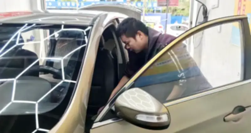 Thoát Chết Nhờ Người Lạ: Người Đàn Ông Mở Tiệm Rửa Xe Miễn Phí Để Trả Ơn