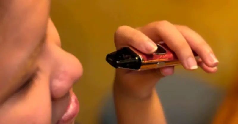 Thuốc lá điện tử và thuốc lá nung nóng: Mối đe dọa nghiêm trọng đến não bộ thanh thiếu niên