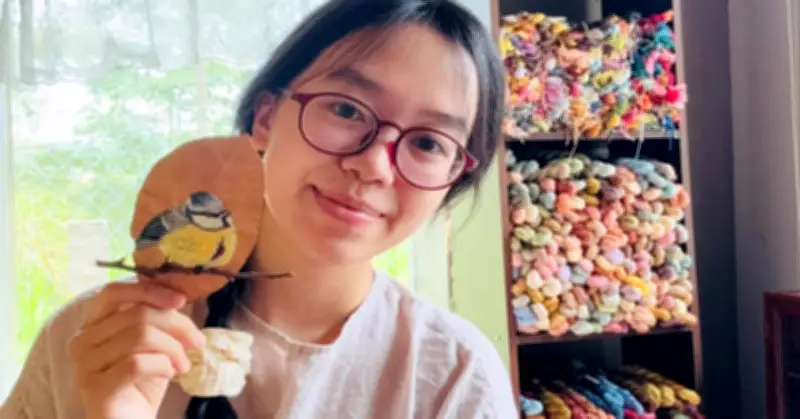 Thầy Là Mít Rừng Dạy Săn Cỏ Gái Ở Lâm Đồng Nhặt Về Thêu Tranh Thu Tiền Triệu