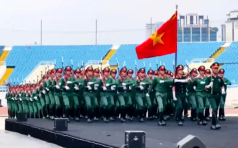 Tối nay 28/4, hơn một nghìn cán bộ chiến sĩ quân đội và công an tham gia màn thực cảnh 'Trong âm vang Tổ quốc'