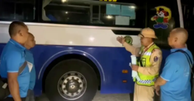 Tài xế không bằng lái chở khách trên cao tốc, chủ xe cùng bị phạt hơn 93 triệu đồng