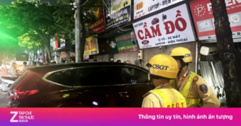 Tài xế say rượu lái xe Honda CR-V lao thẳng vào cửa hàng cầm đồ ở Hà Nội