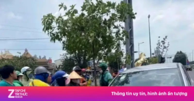 Tài xế taxi tử vong bất thường trong xe trên đường Phạm Văn Đồng, TP.HCM