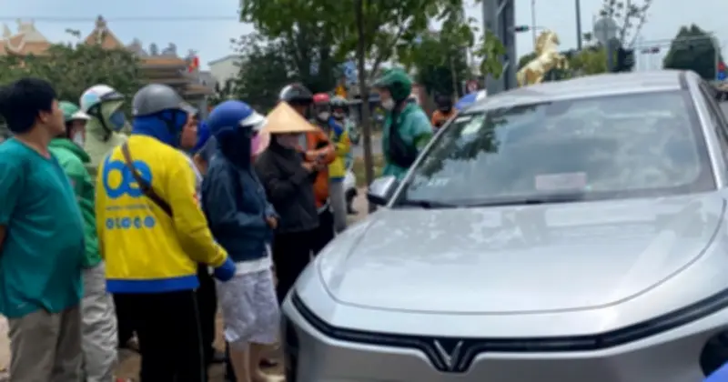 Tài xế taxi tử vong trong xe giữa trưa nắng: Cảnh báo đột quỵ mùa nắng nóng