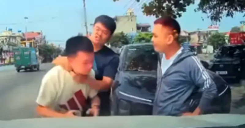 Tài xế Thanh Hóa bị tạm giữ hình sự vì hành hung người đàn ông giữa phố