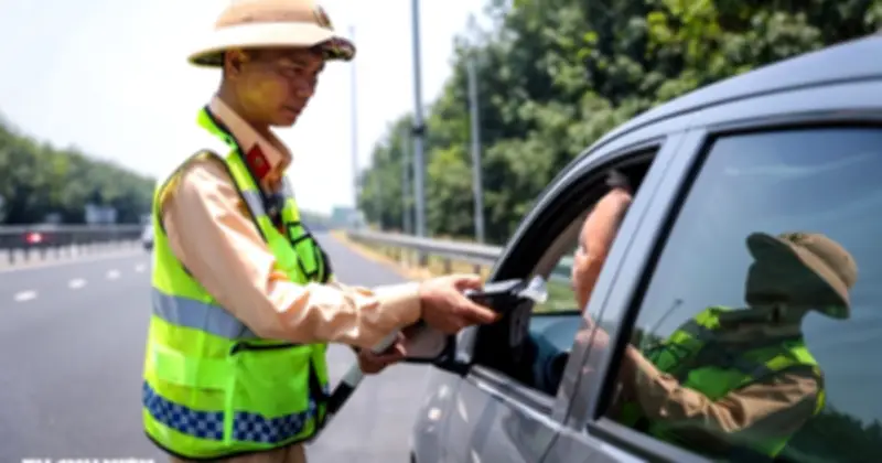 Tài xế và chủ xe bị phạt hơn 100 triệu đồng trên cao tốc Phan Thiết - Vĩnh Hảo