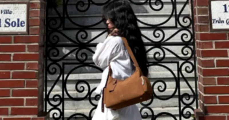 Túi xách da lộn: Biểu tượng thời trang cổ điển và gần gũi cho mọi phong cách