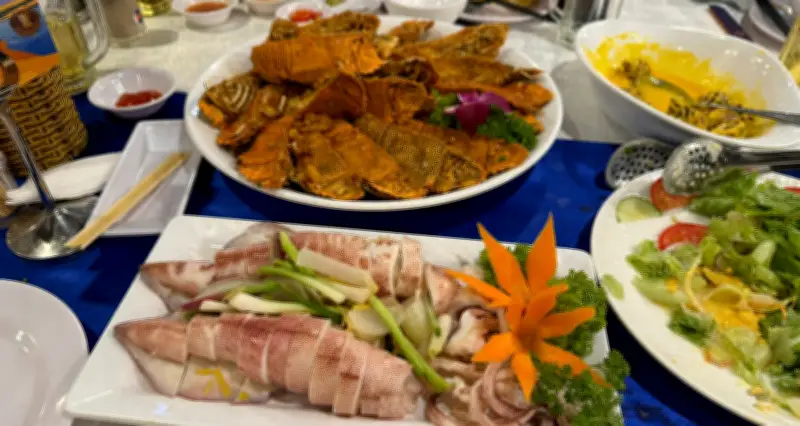 Tiệc phòng bị 500.000 mừng cưới ở khách sạn, về nhà vẫn phải ăn thêm mì tôm