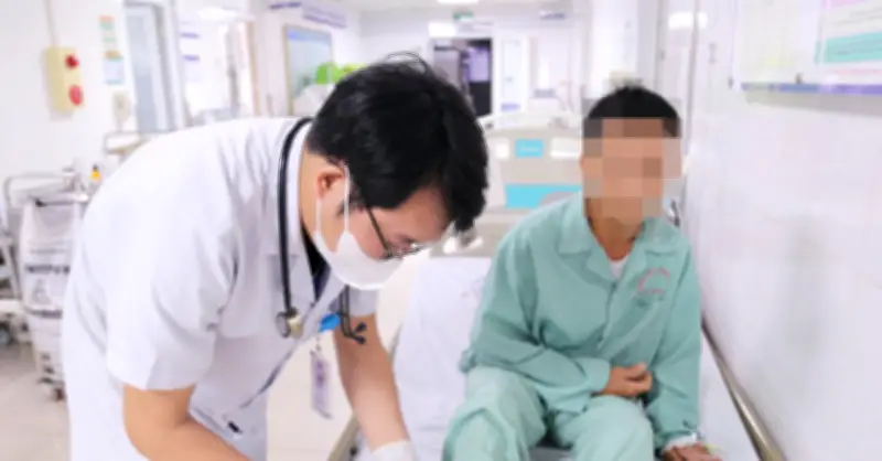 Tiêm 30 lọ huyết thanh cứu chủ trại nuôi hàng nghìn con rắn