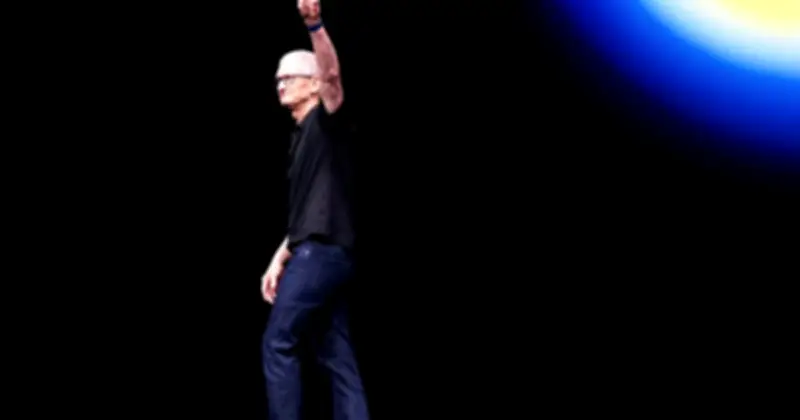 Tim Cook Rời Ghế CEO Apple, John Ternus Kế Nhiệm Trong Bối Cảnh Thách Thức AI
