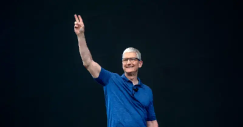 Tim Cook viết tâm thư cho nhân viên và người dùng Apple sau sự cố