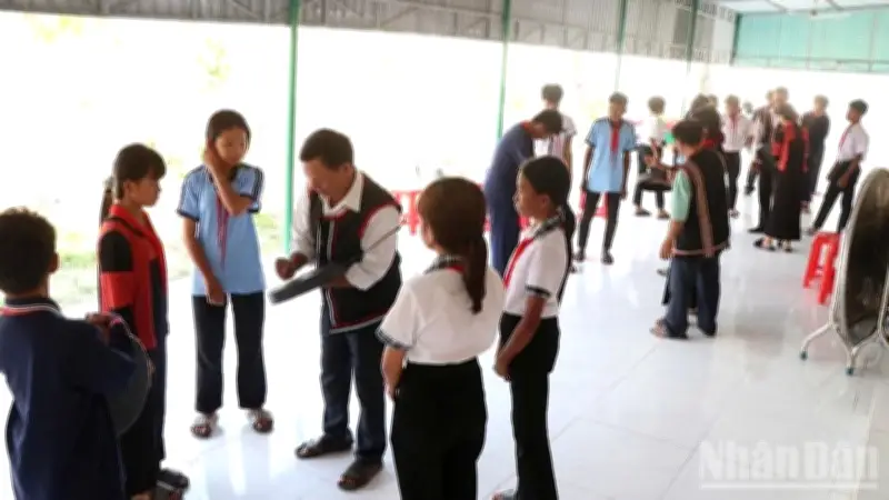 Tiếng Mã La Vang Vọng: Học Sinh Vùng Cao Gìn Giữ Di Sản Raglai