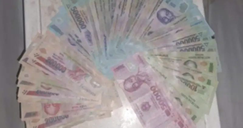 Tiếp viên đường sắt trả lại 29 triệu đồng cho hành khách bỏ quên trên tàu SE21