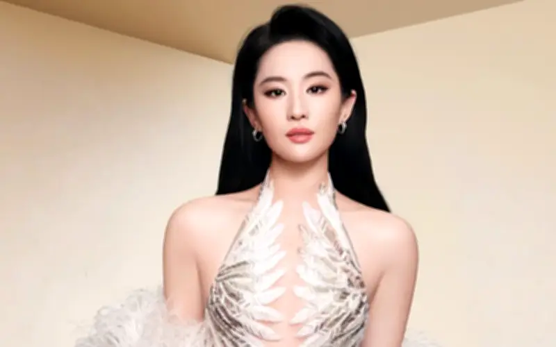 Tiểu Long Nữ Lưu Diệc Phi Gây Chú Ý Với Vẻ Ngoài Trẻ Trung, Thanh Lịch