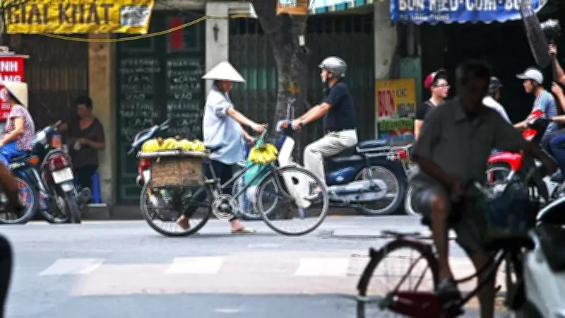 Tiểu thương Hà Nội đối mặt khó khăn khi chợ tự phát bị dẹp bỏ: Sinh kế bấp bênh và giải pháp bền vững