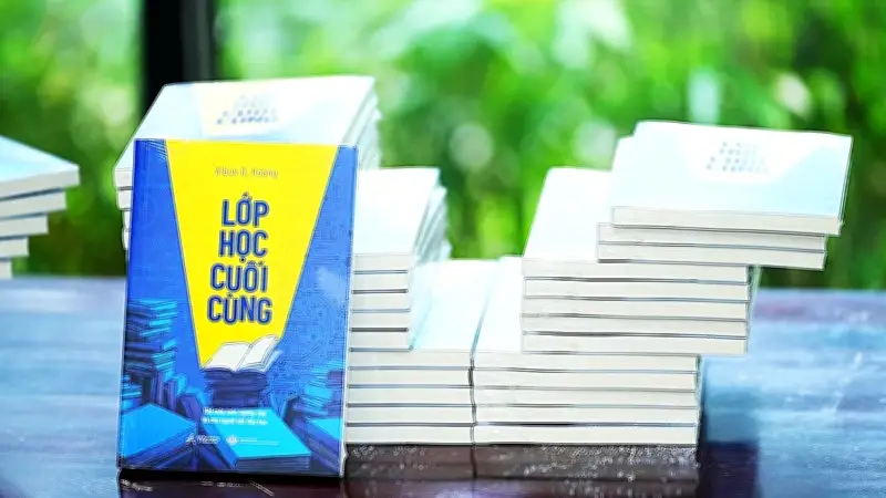 Tiểu thuyết 'Lớp Học Cuối Cùng' đặt câu hỏi về tương lai giáo dục trong kỷ nguyên công nghệ