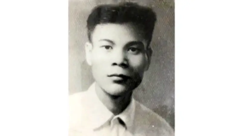 Tấm Gương Người Thầy - Chiến Sĩ Hồ Mãn: Cầm Phấn Và Cầm Súng Vì Nước