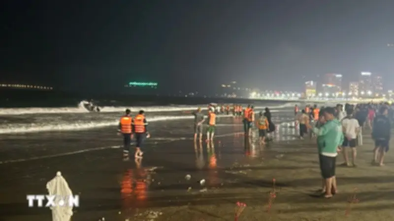 Tìm thấy thi thể học sinh lớp 12 bị sóng cuốn khi tắm biển ở Gia Lai