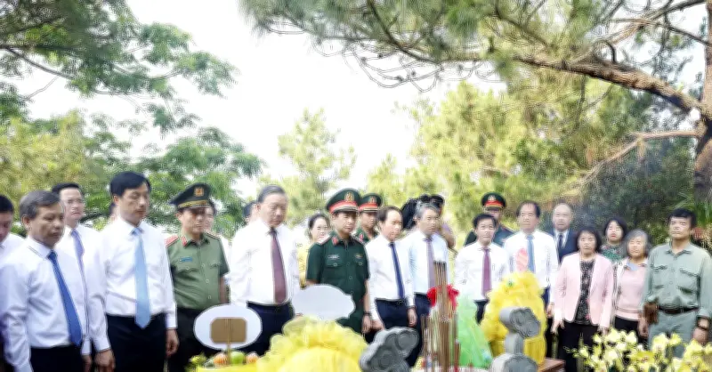 Tổng Bí thư, Chủ tịch nước dâng hương tưởng niệm Đại tướng Võ Nguyên Giáp