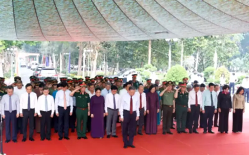 Tổng Bí thư, Chủ tịch nước Tô Lâm dâng hương tại Nghĩa trang Liệt sỹ Tân Biên