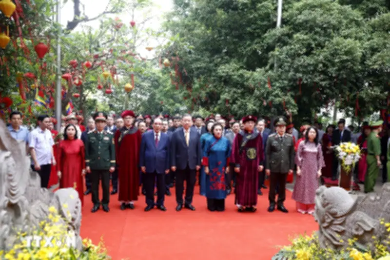 Tổng Bí thư, Chủ tịch nước Tô Lâm dâng hương tưởng niệm các Vua Hùng tại Phú Thọ