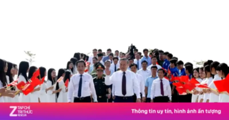 Tổng Bí thư, Chủ tịch nước Tô Lâm dâng hương tưởng niệm tại Quảng Trị