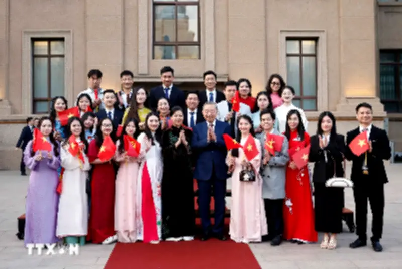 Tổng Bí thư, Chủ tịch nước Tô Lâm gặp gỡ cộng đồng người Việt tại Trung Quốc