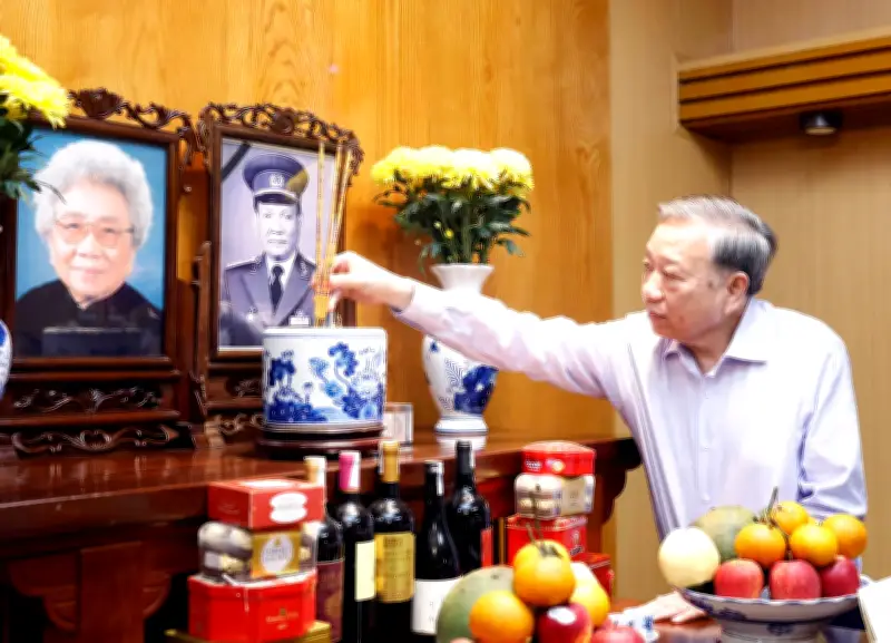 Tổng Bí thư, Chủ tịch nước Tô Lâm thắp hương tưởng nhớ các nguyên lãnh đạo Đảng, Nhà nước