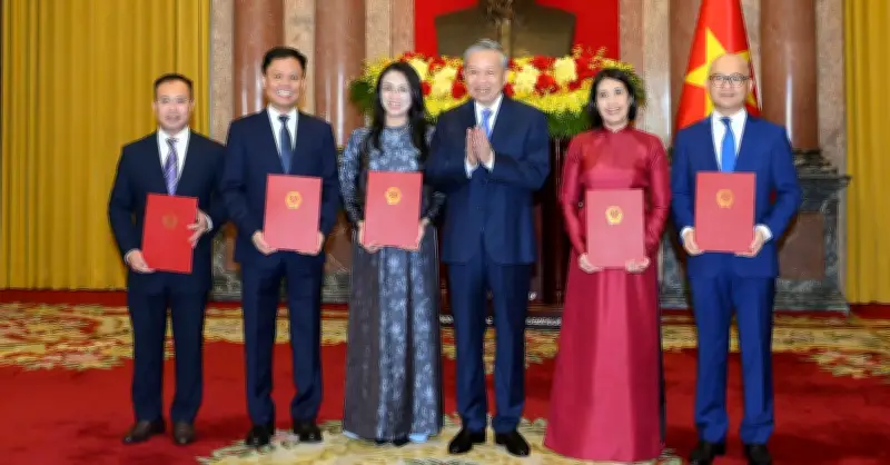 Tổng Bí thư, Chủ tịch nước Tô Lâm trao quyết định bổ nhiệm 5 Đại sứ