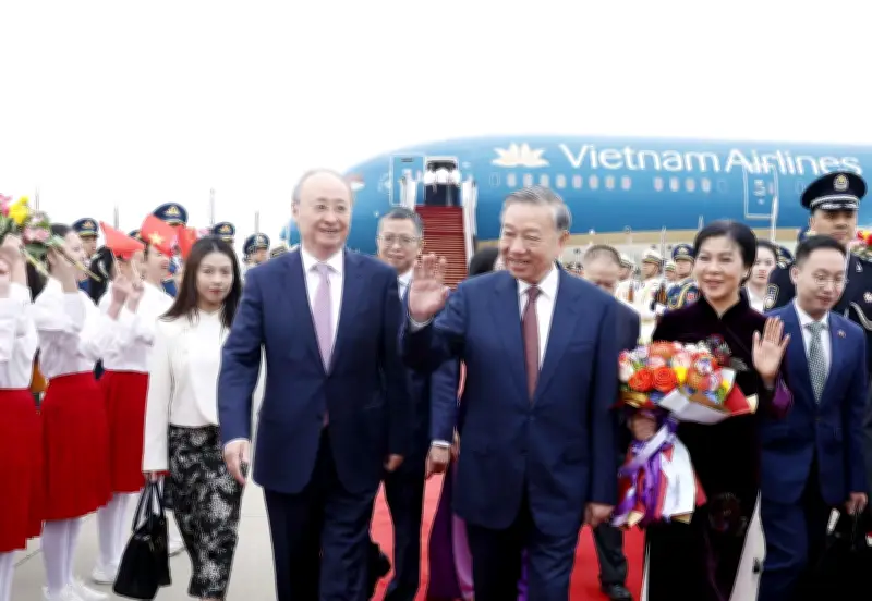 Tổng Bí thư, Chủ tịch nước Tô Lâm và Phu nhân được đón tiếp trọng thể tại Bắc Kinh