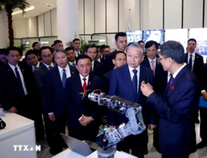 Tổng Bí thư, Chủ tịch nước tham quan Trung tâm Trí tuệ Nhân tạo Trung Quốc - ASEAN